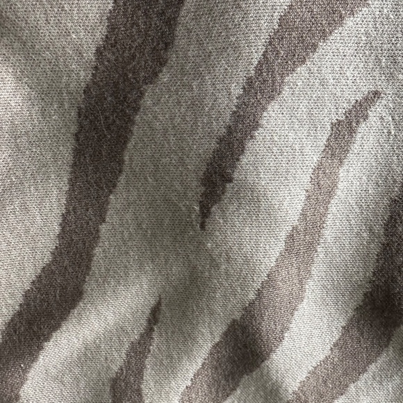 TAHARI Sweater Women's Beige Zebra Print Crew Neck Pullover Large - Picture 10 of 14